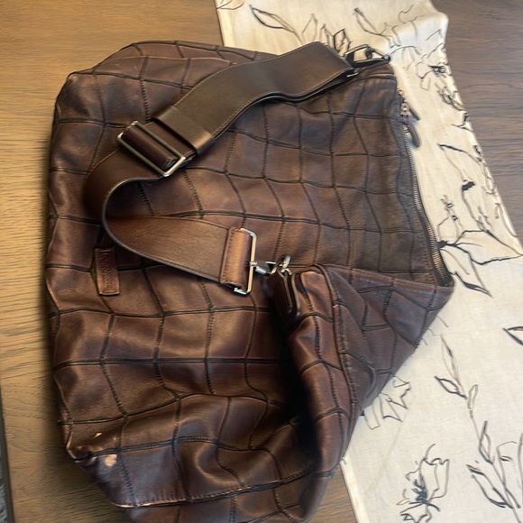 GIORGIO ARMANI XTRA LARGE TOTE. BEAUTIFUL. GENUINE LEATHER. ❤️❤️ - Picture 7 of 14